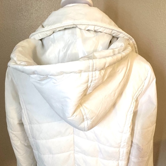 Roxy White Puffer Jacket Quilted with Detachable Hood - Picture 3 of 10